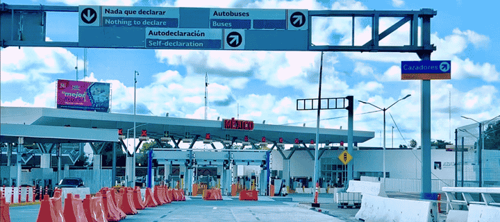Crossing into Mexico signs showing lanes to declare or nothing to declare. Cheap Mexico insurance.