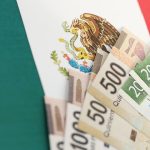 Cómo cambiar dólares a pesos mexicanos