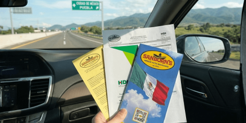 Documentos en mano para conducir a Mexico. Seguro de auto para Mexico.